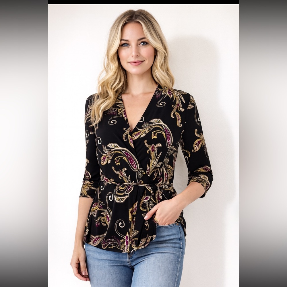 Carmen Marc Valvo. Ladies Size Small. Top